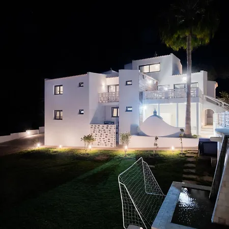 Horizon Grande - Stunning Luxury Great Location Sleeps 16 Semesterbostad Porches (Algarve)