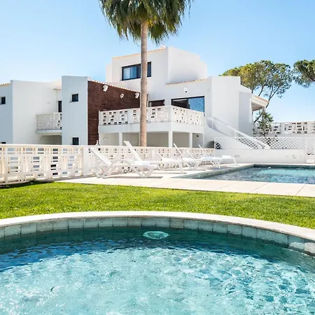 Semesterbostad Horizon Grande - Stunning Luxury Great Location Sleeps 16 Porches (Algarve)