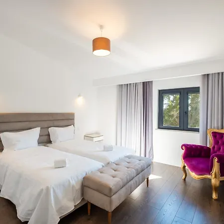 Horizon Grande - Stunning Luxury Great Location Sleeps 16 Porches (Algarve)