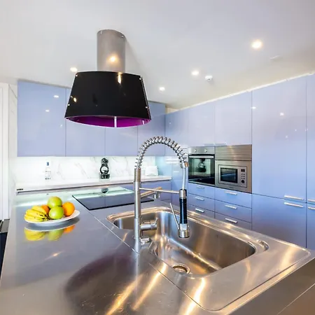 Semesterbostad Horizon Grande - Stunning Luxury Great Location Sleeps 16 *