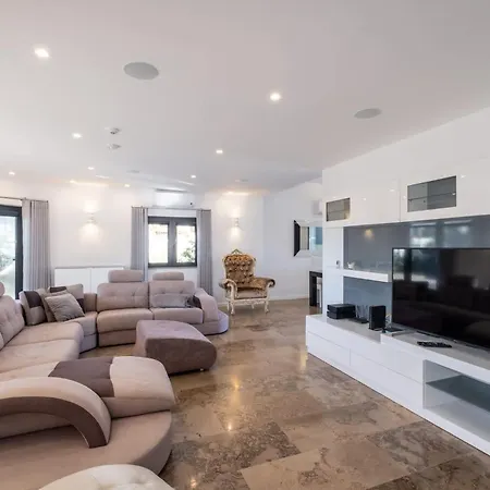 Horizon Grande - Stunning Luxury Great Location Sleeps 16 *