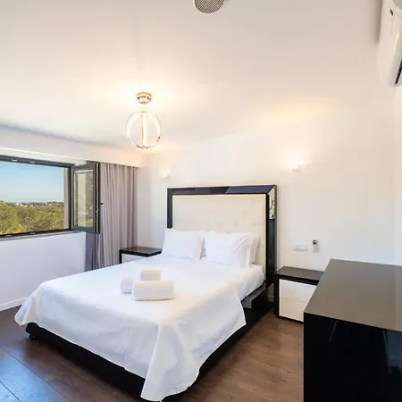 Horizon Grande - Stunning Luxury Great Location Sleeps 16 * Porches (Algarve)