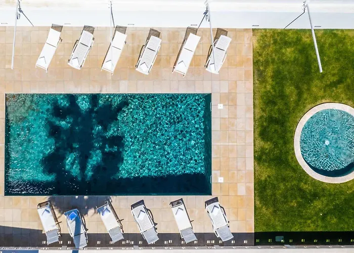 Horizon Grande - Stunning Luxury Great Location Sleeps 16 Villa *