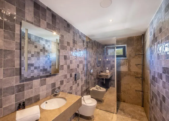 Villa Horizon Grande - Stunning Luxury Great Location Sleeps 16 *