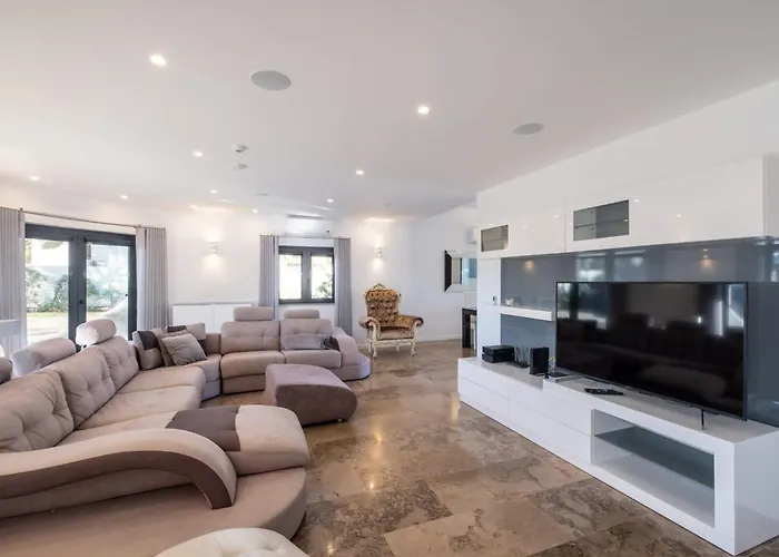 Horizon Grande - Stunning Luxury Great Location Sleeps 16 *