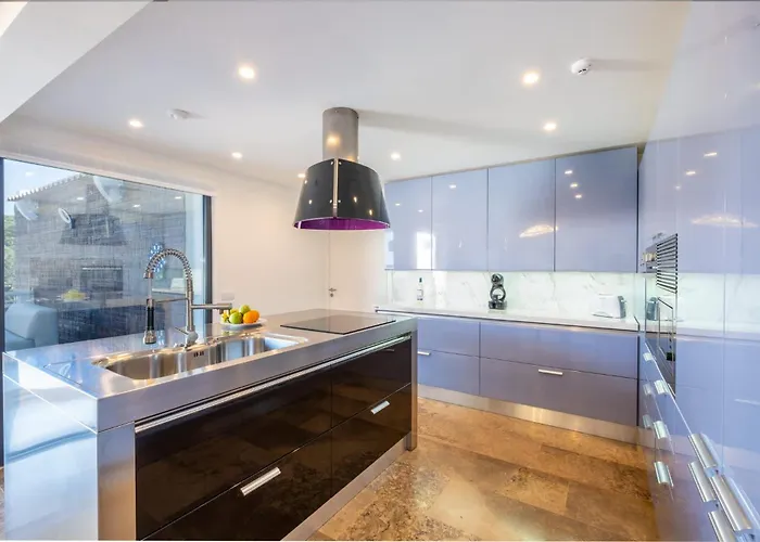 Villa Horizon Grande - Stunning Luxury Great Location Sleeps 16 Porches