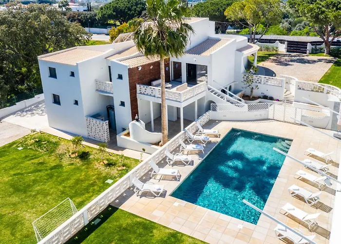 Horizon Grande - Stunning Luxury Great Location Sleeps 16 Porches (Algarve)