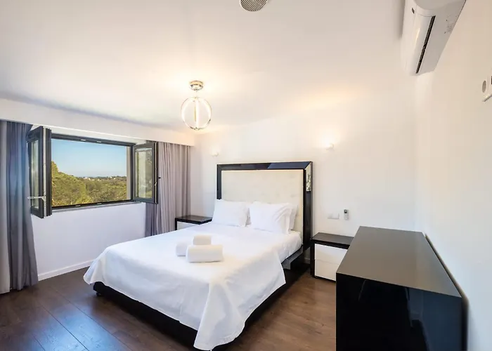 Horizon Grande - Stunning Luxury Great Location Sleeps 16 * Porches (Algarve)