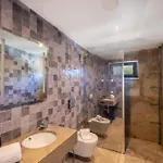 Villa Horizon Grande - Stunning Luxury Great Location Sleeps 16 *