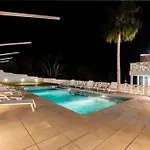 Horizon Grande - Stunning Luxury Great Location Sleeps 16