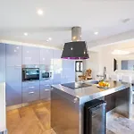Villa Horizon Grande - Stunning Luxury Great Location Sleeps 16 Porches (Algarve)