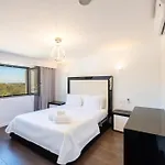 Horizon Grande - Stunning Luxury Great Location Sleeps 16 * Porches (Algarve)