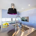 Villa Horizon Grande - Stunning Luxury Great Location Sleeps 16 *